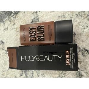 HUDABEAUTY Easy Blur Foundation Lava Cake 590R